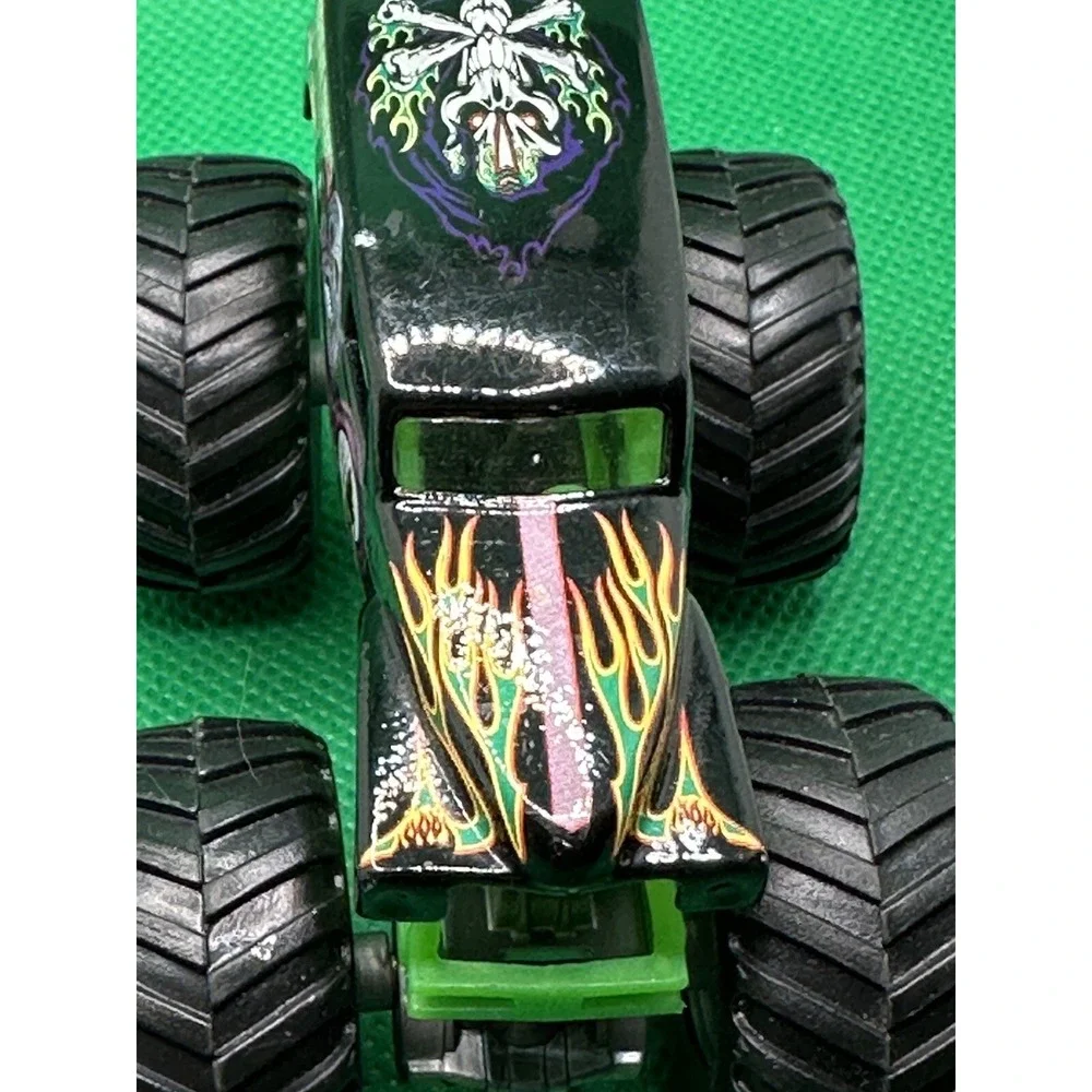 Hot Wheels Grave Digger 1:64 Monster Jam Monster Trucks Die cast Unknown Series